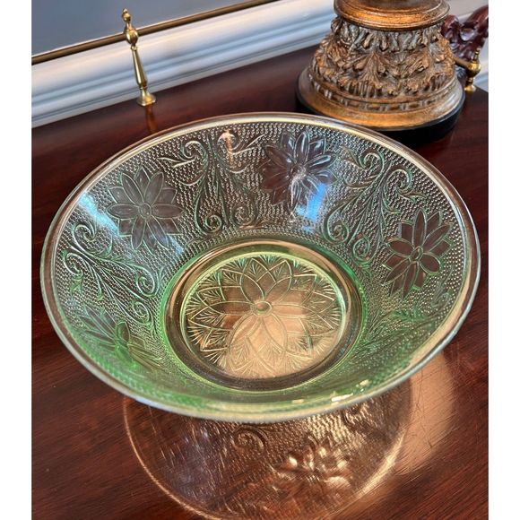 Vintage Tiara Sandwich Pattern Glass Chantilly Green 8.4” Vegetable Serving Bowl - Picture 1 of 5